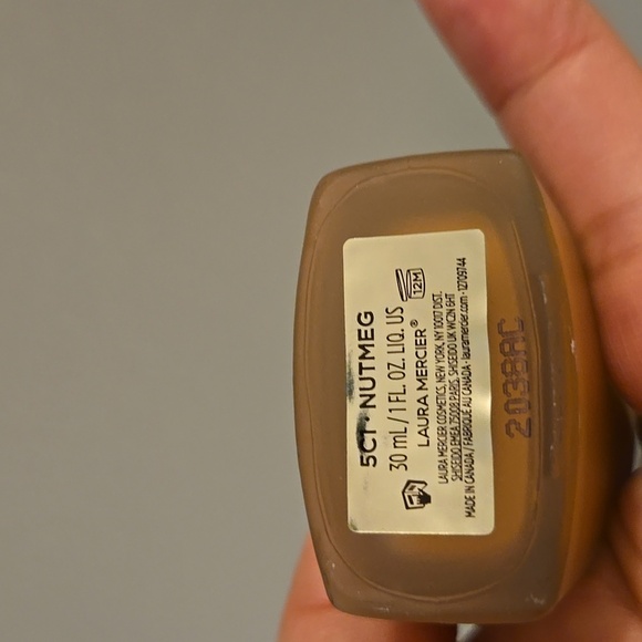 Laura Mercier & DermaBlend  Foundation Bundle Set - Picture 3 of 5